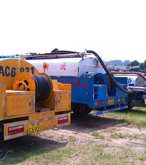 高壓清洗、吸污設(shè)備車(chē)